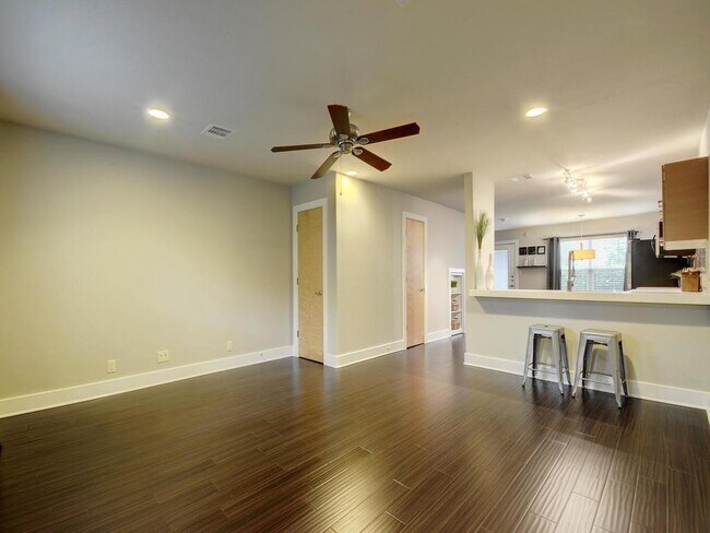 Foto del edificio - 1101 Grove Blvd