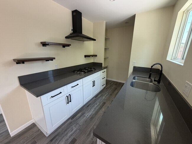 Foto del edificio - 6024 Lindley Ave