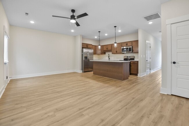 Building Photo - Three Bedroom in Sango!