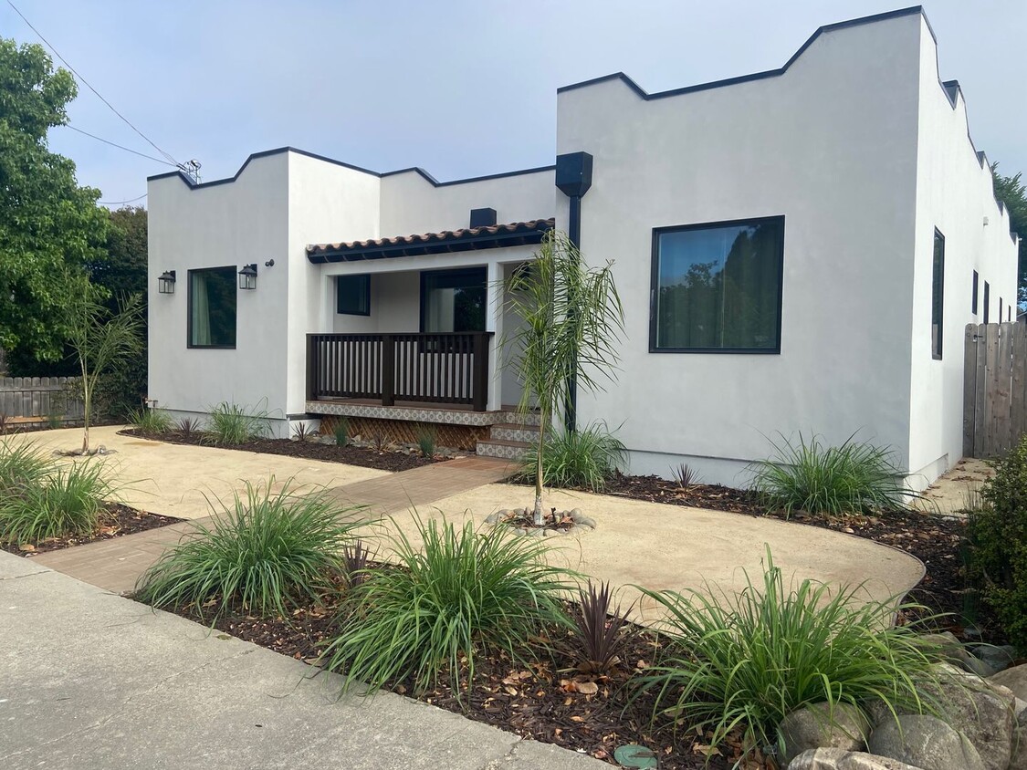 Primary Photo - Modern Spanish Bungalow Steps from Downtow...