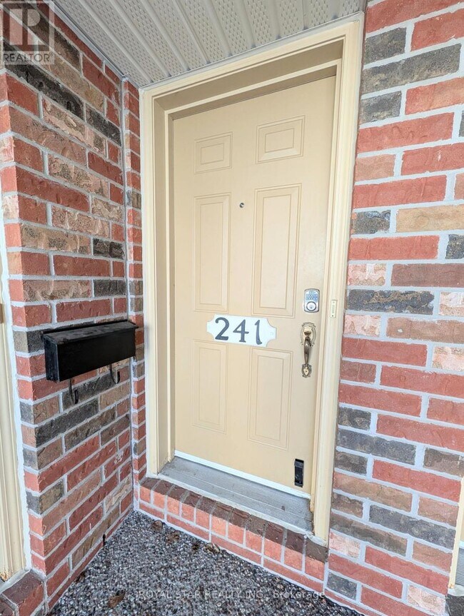 Photo du bâtiment - 241 Keltie Private