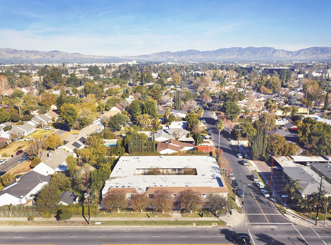 Foto principal - 15507 Vanowen St