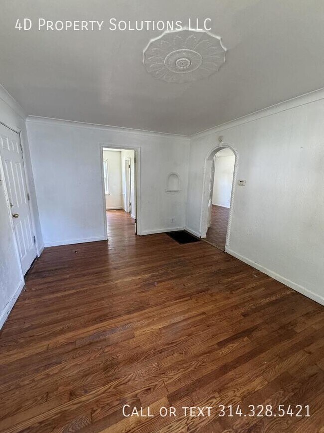 Building Photo - Spacious 3-Bedroom Home in St. Louis, MO!