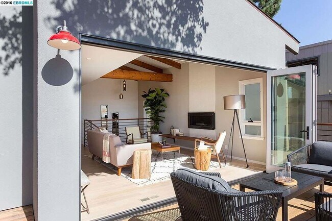 Foto del edificio - 6285 Skyline Blvd