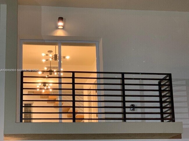 Foto del edificio - 312 E 6th St