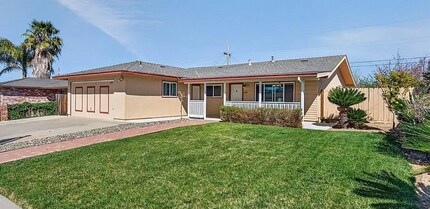 Building Photo - 1300 Mesa Dr