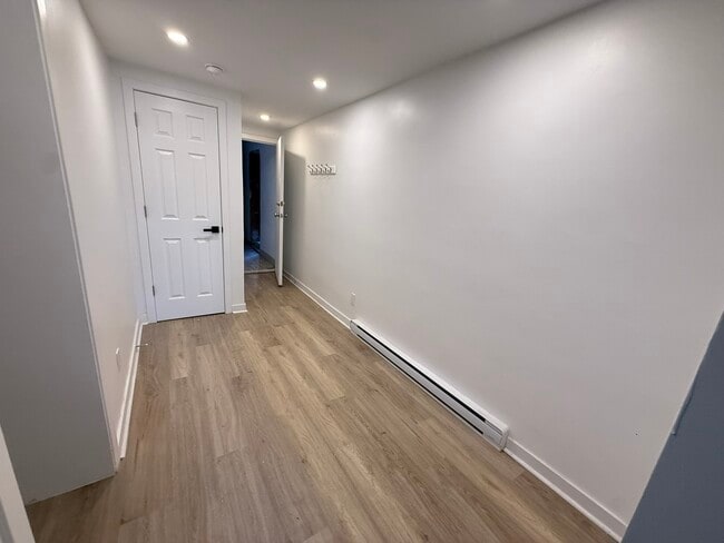 Photo du bâtiment - 7032 Rue Birnam