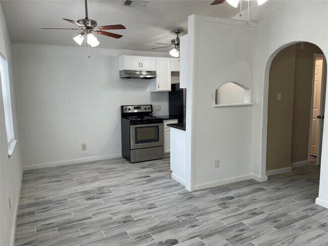Foto del edificio - 715 E 38th St