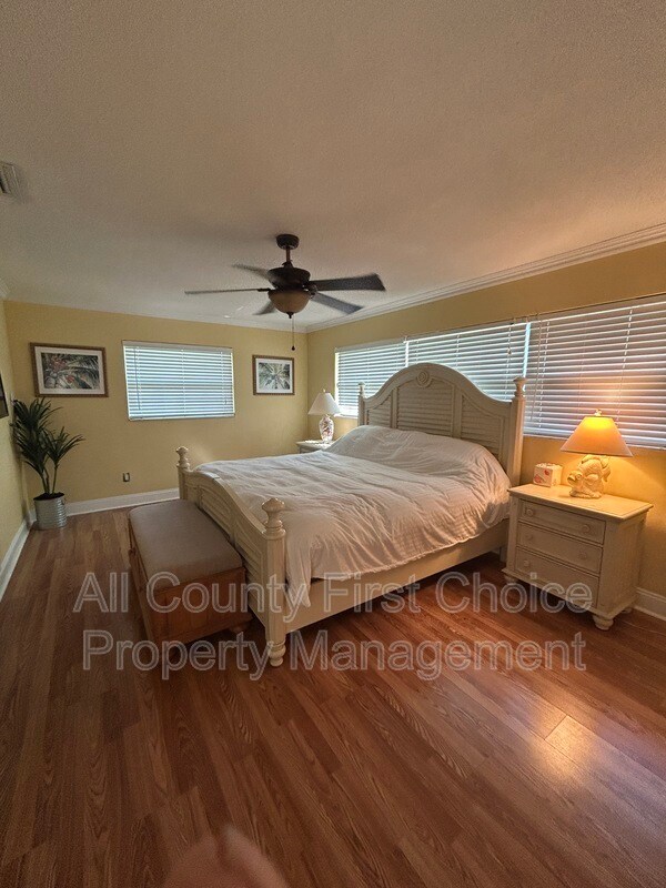 Building Photo - 301 Palm Dr