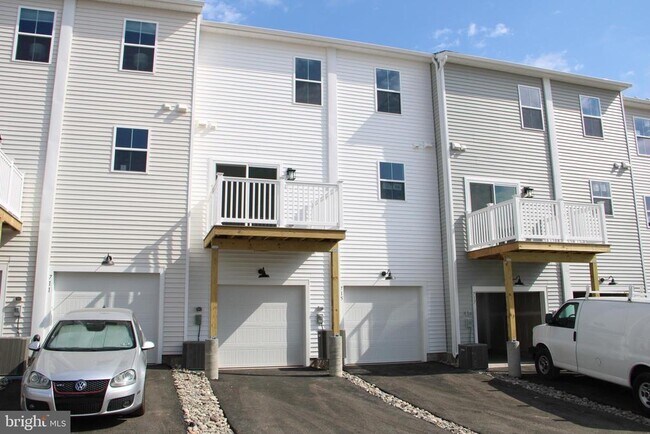 Building Photo - 713 Platinum Dr