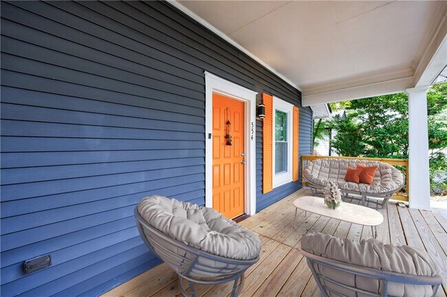 Building Photo - 554 Oak Dr
