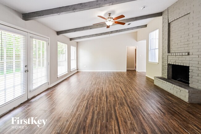 Building Photo - 15827 Pine Mountain Dr