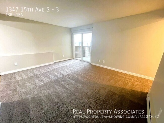 Building Photo - Corner Unit 1 bd Apartment - City View & Deck