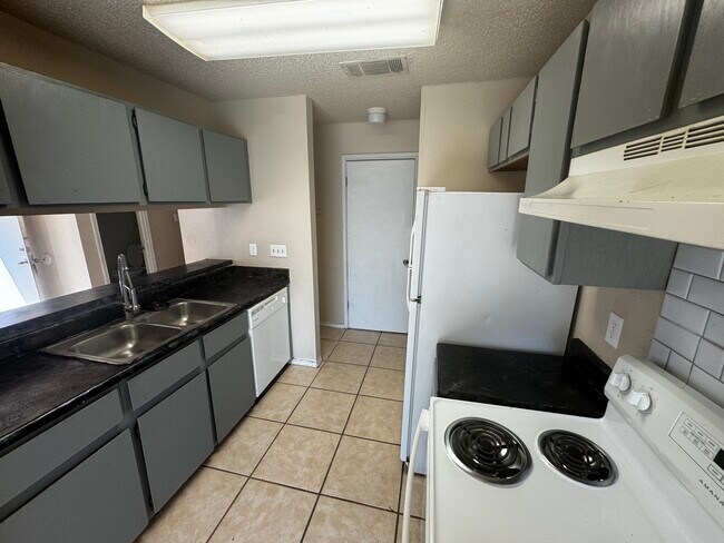 Foto del edificio - 5213 Meadow Field
