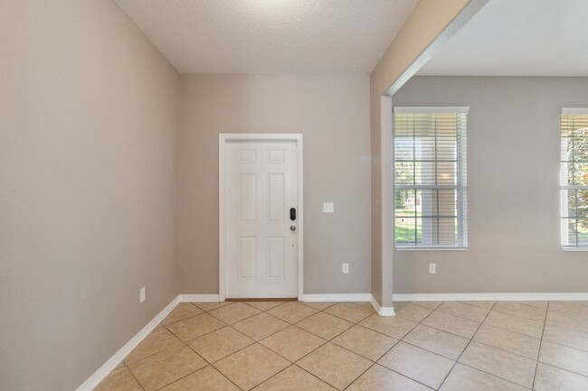 Building Photo - Spacious 3/2.5 Energy Efficient Home in Ha...