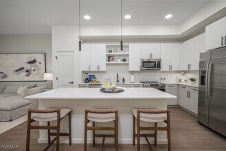 Building Photo - 8552 Collier Blvd