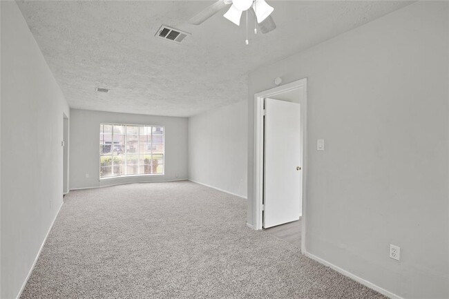 Building Photo - 11218 Evesborough Dr