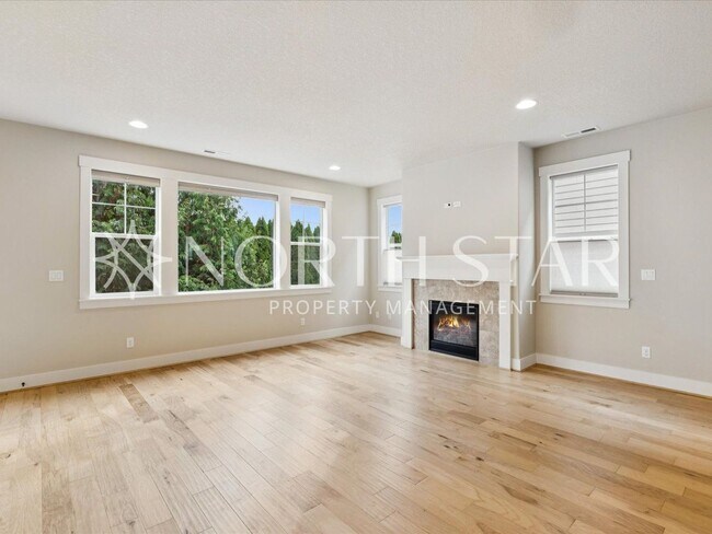 Foto del edificio - Newer Home in Summer Falls.