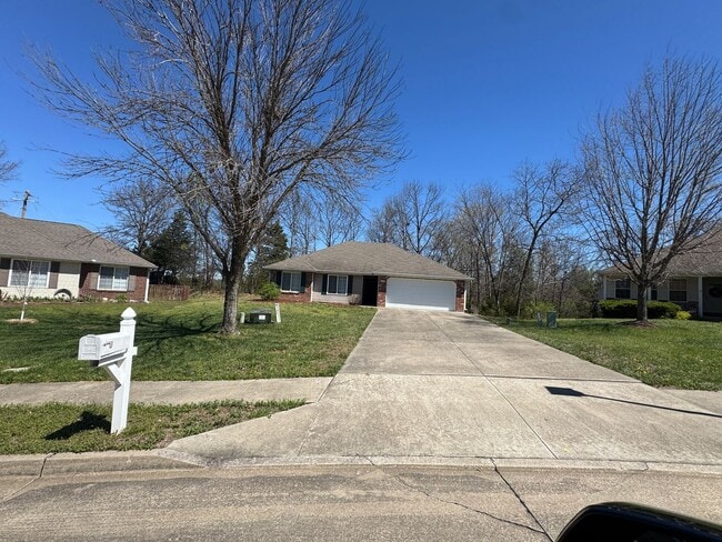 Building Photo - Spacious 3-bedroom, 2-bath home with a 2-car garage!