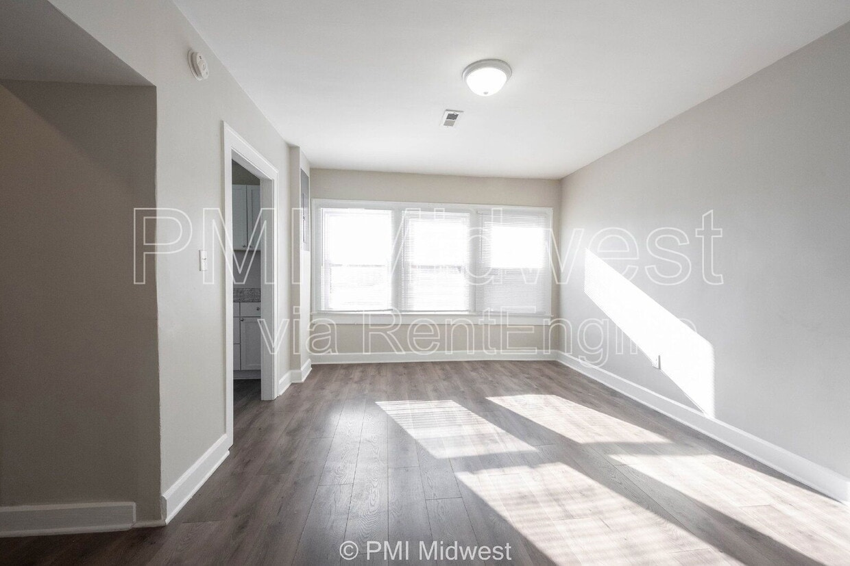 Primary Photo - 5045 E 10th St