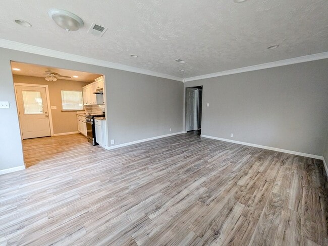 Building Photo - 310 Camellia Ave