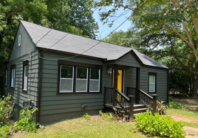 Foto del edificio - 819 Pinehurst Terrace SW