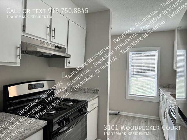 Foto del edificio - 3101 Woodpecker Ct
