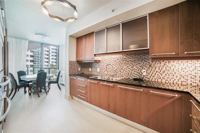 Building Photo - 3101 S Ocean Dr