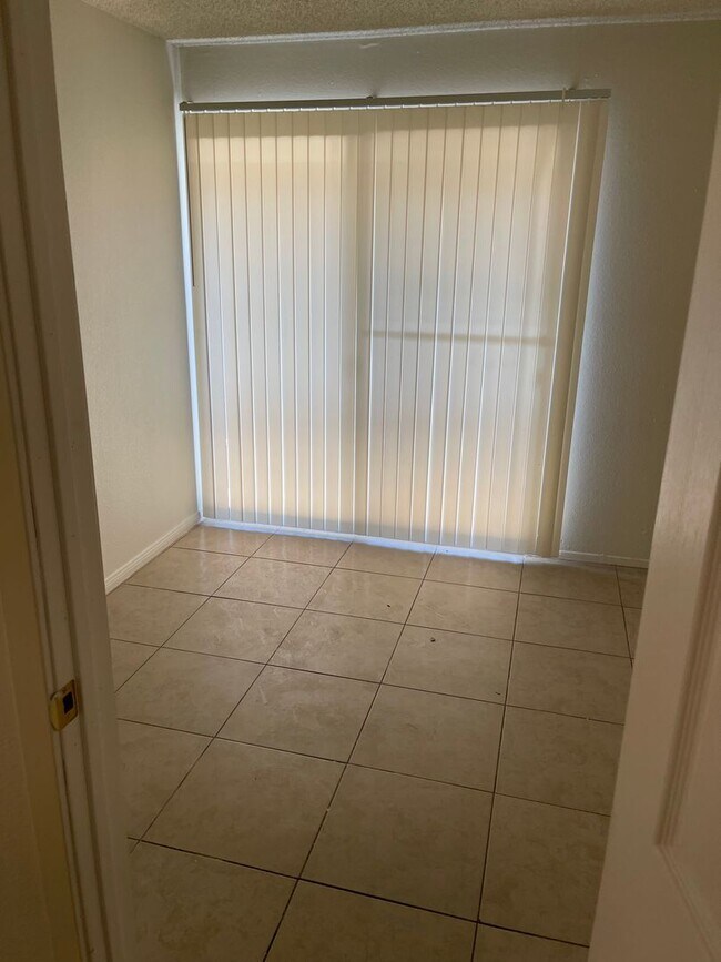 Building Photo - 4590 Carriage Park Dr