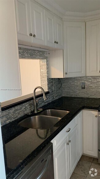 Building Photo - 1333 E Hallandale Beach Blvd