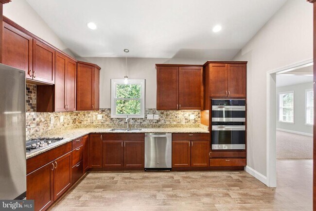 Foto del edificio - 24524 Ruff Ruff Ln