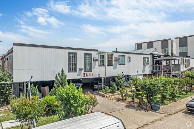 9607 Riddlewood Ln - Alternate - 9607 Riddlewood Ln