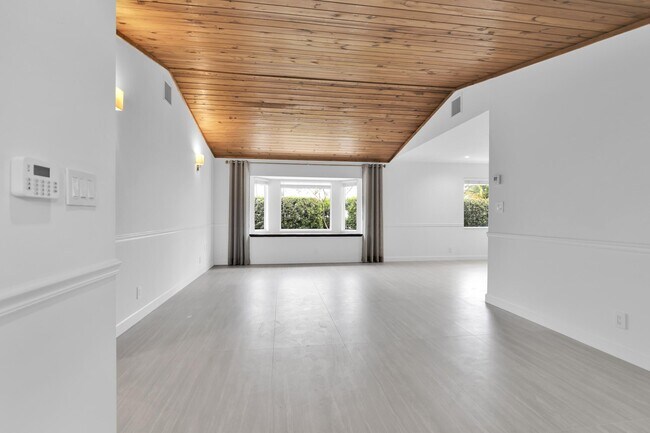 Foto del edificio - 908 NE 8th Ave