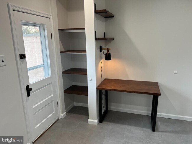 Building Photo - 30 W Abington Ave