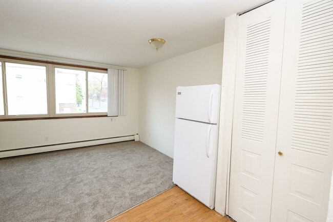 Building Photo - Garfield Ave Apartments | 2323