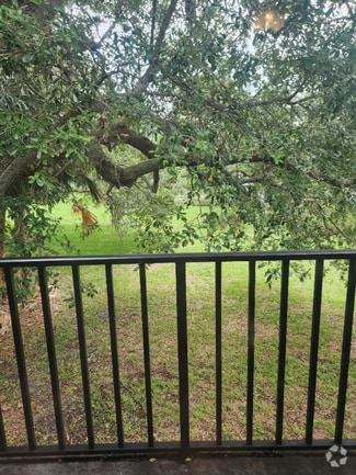 Building Photo - 2216 Flower Tree Cir