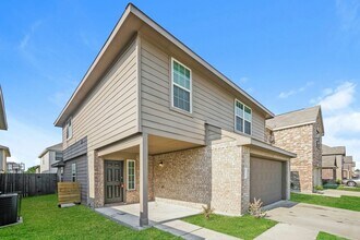 Building Photo - 4214 Silver Ranch Rd
