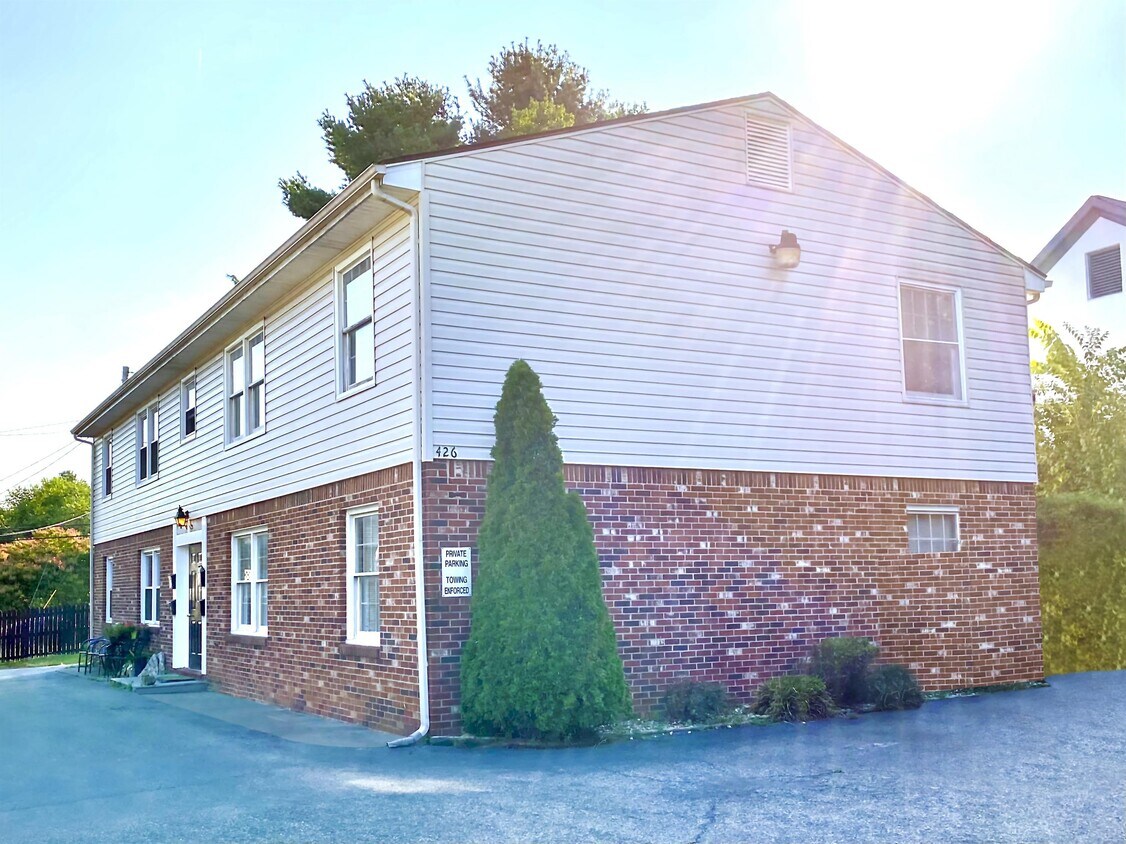 426 Walnut Ave SE Unit D, Roanoke, VA 24014 Room for Rent in Roanoke