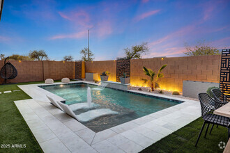 Building Photo - 738 W Kingman Dr