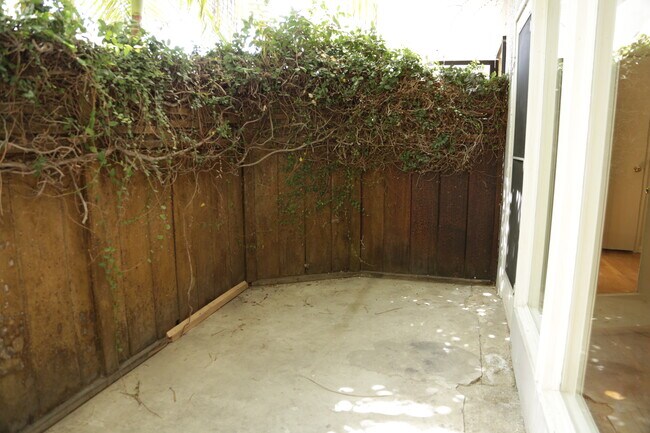 Private outdoor space - 2120 S Beverly Glen Blvd