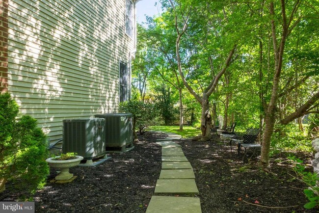 Foto del edificio - 4705 Rippling Pond Dr