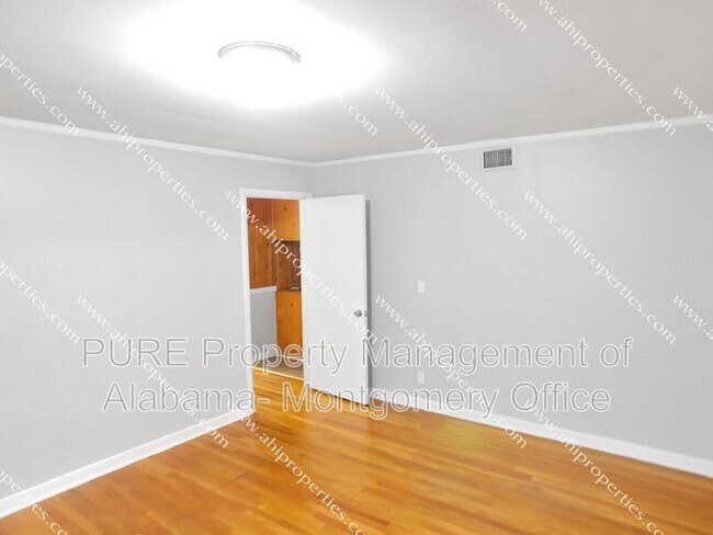 Foto del edificio - 3520 Royal Crest Dr