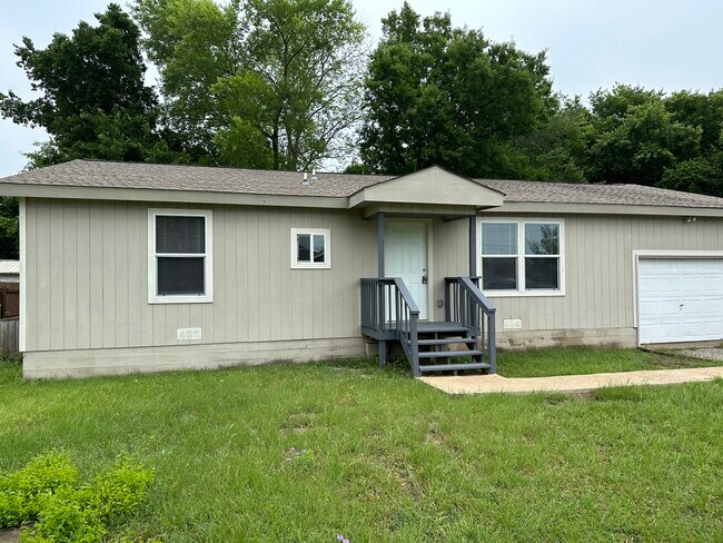 Building Photo - 305 John Fielder Drive