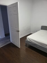 Building Photo - 5150 Av Papineau