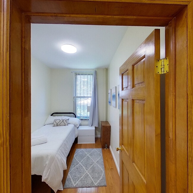 Building Photo - 1156 42nd St