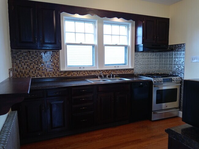 Kitchen1 - 835 Chestnut St