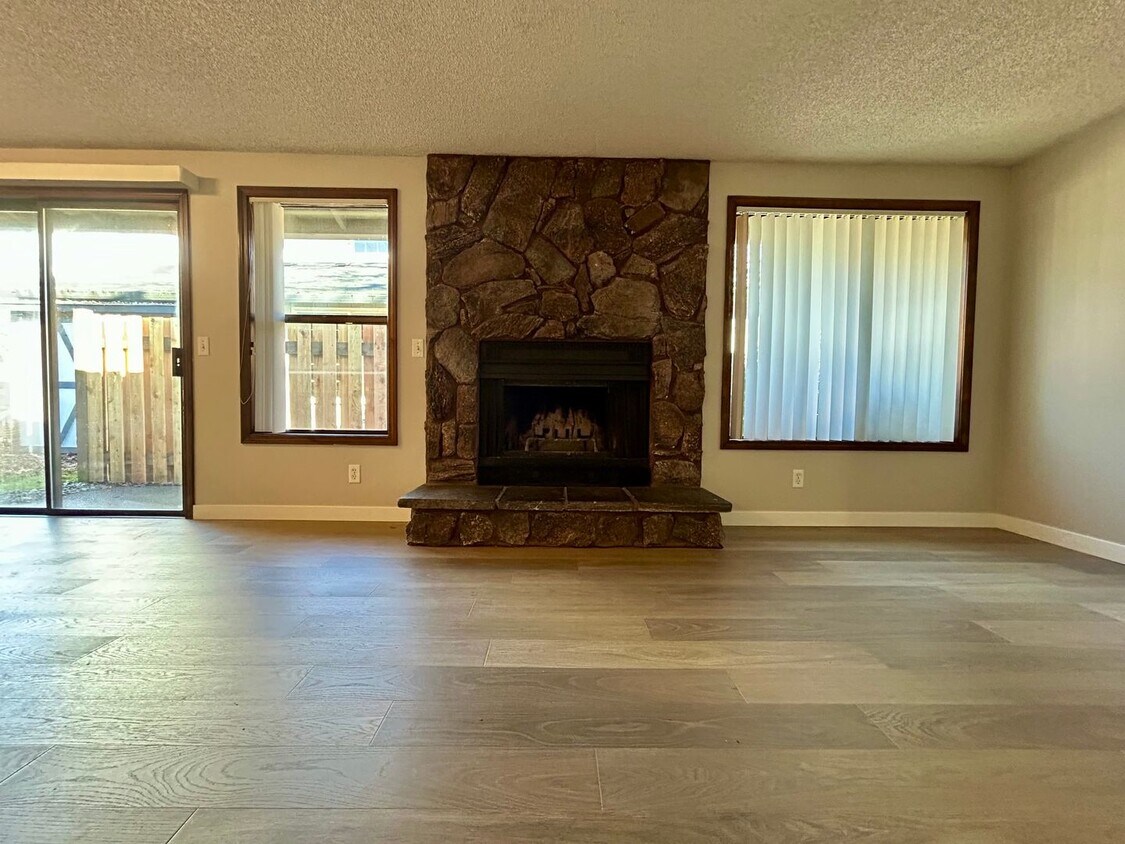 Primary Photo - Spacious 2 bed 1 bath home!