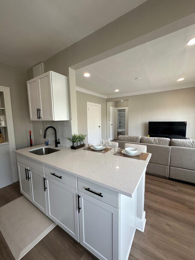 Building Photo - Raymond Apartments