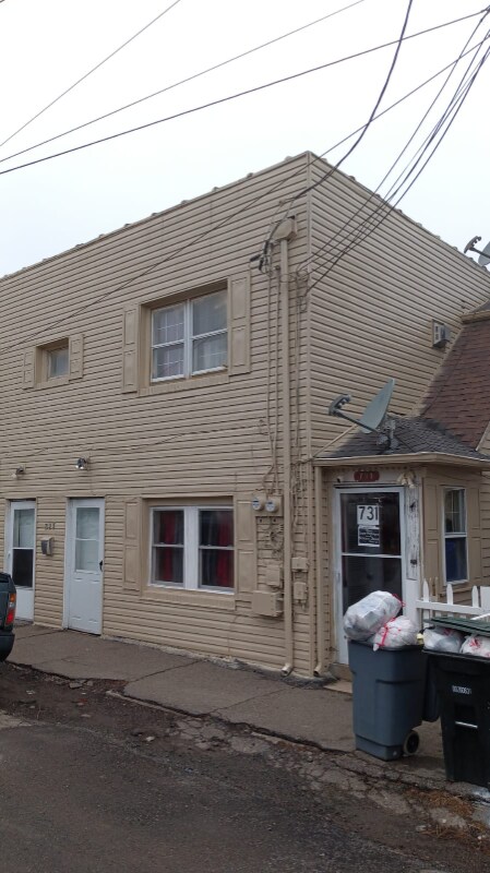 Foto principal - 733 W 5th St