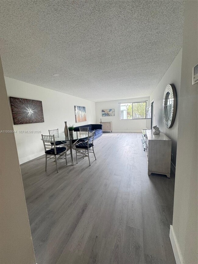 Foto del edificio - 163 Lakeview Dr